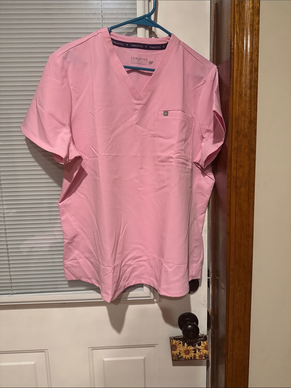 Women’s Fabletics Pink Drawstring Scrub Set - Picture 3 of 5